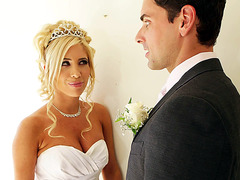 Sexy bride Tasha Reign kissing on her own wedding